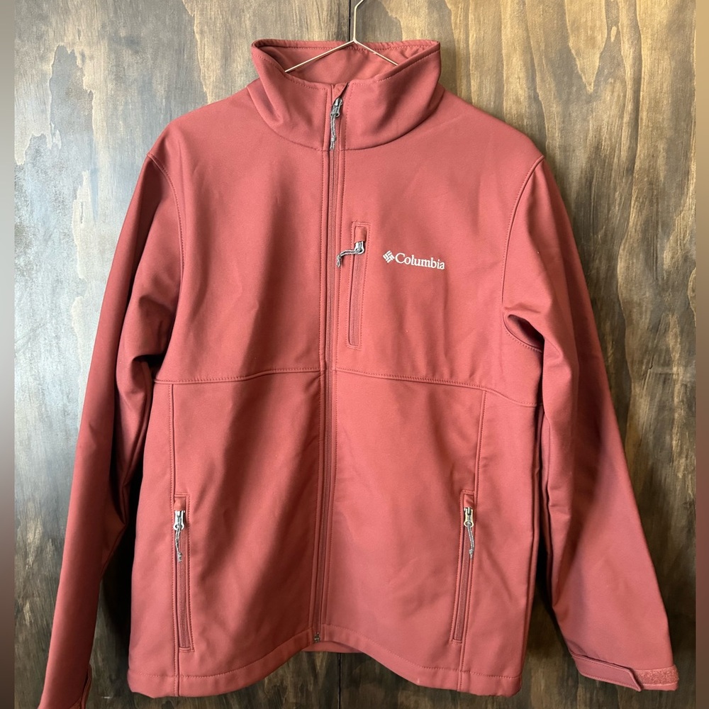 Columbia Mens NWOT softshell